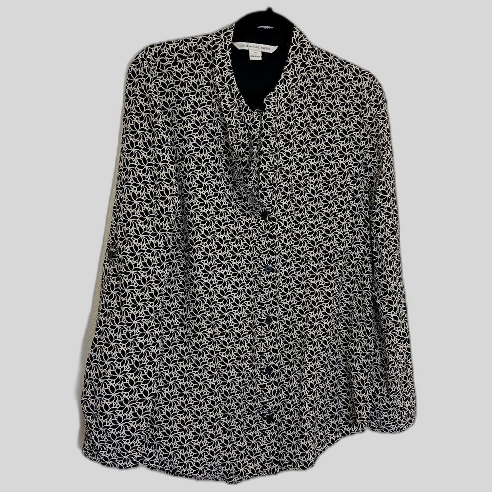 Diane Von Furstenberg - Black & White Floral Print Sil Shirt - size 8